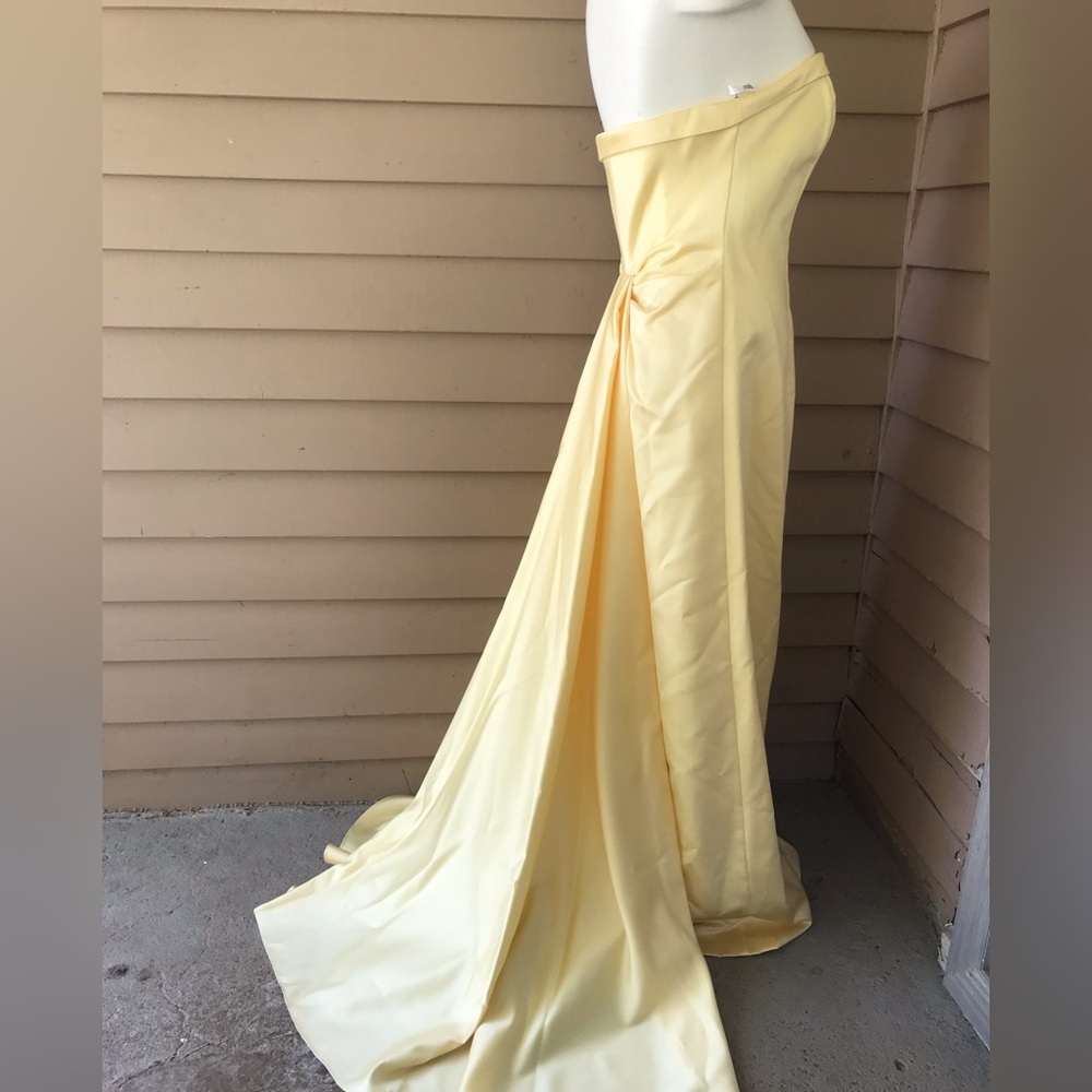 NWT, DAVID BRIDAlL prom/ bridesmaids simply elegant dress . Size:6 ( MSRP $130)